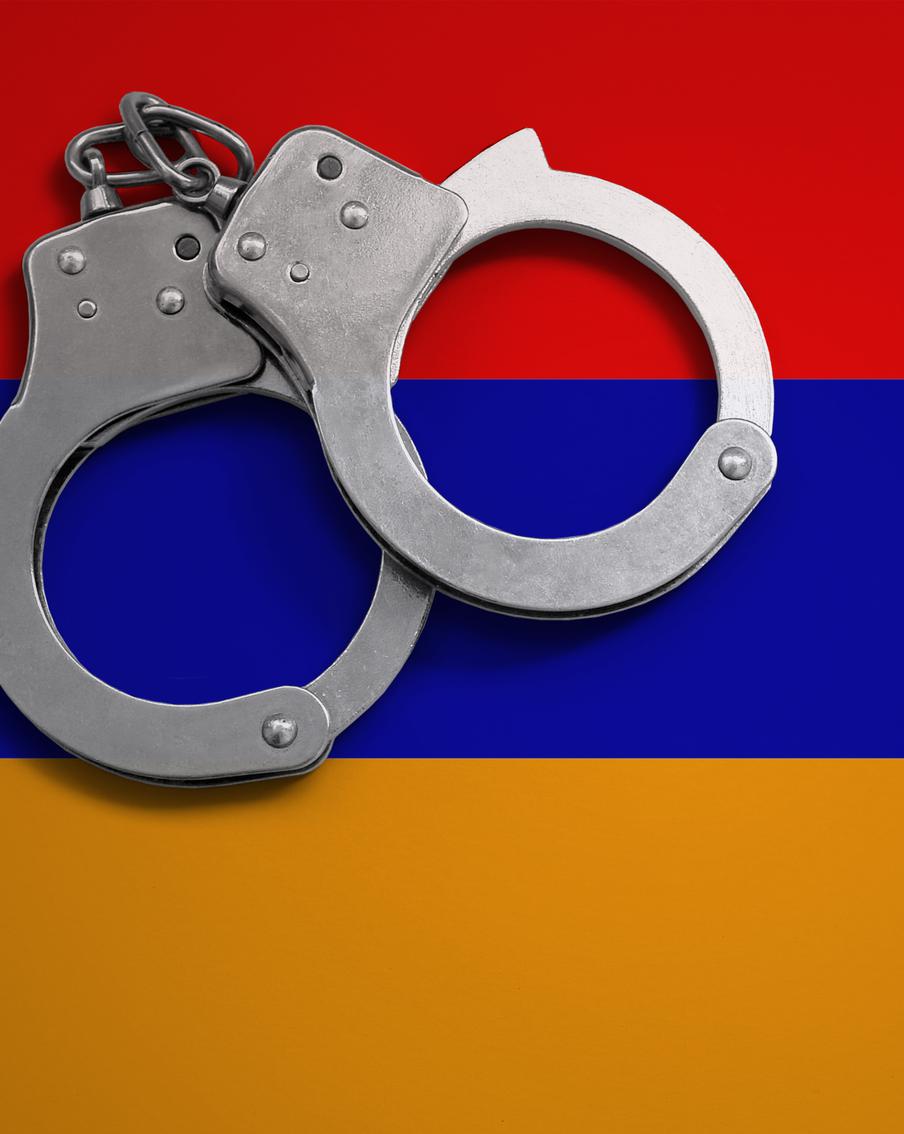 В Армении задержали мужчину, осквернившего мемориал городов-героев ВОВ в Гюмри. Как сообщила пресс-служба МВД Армении, сотрудники полиции задержали 41-летнего мужчину, который совершил акт вандализма на территории мемориала "Мать-Армения" в городе Гюмри