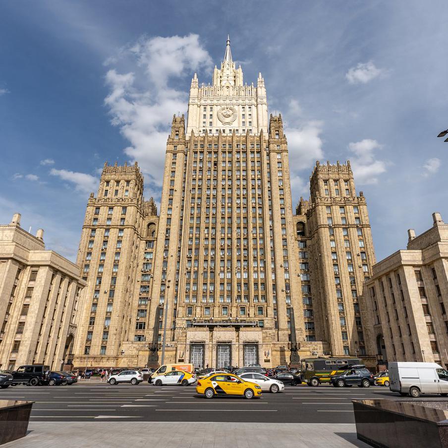 РФ пригрозила Польше ответом из-за присвоения дипломатической недвижимости. Российские власти предупредили власти Польши о серьёзных последствиях возможной конфискации дипломатической недвижимости, принадлежащей Москве