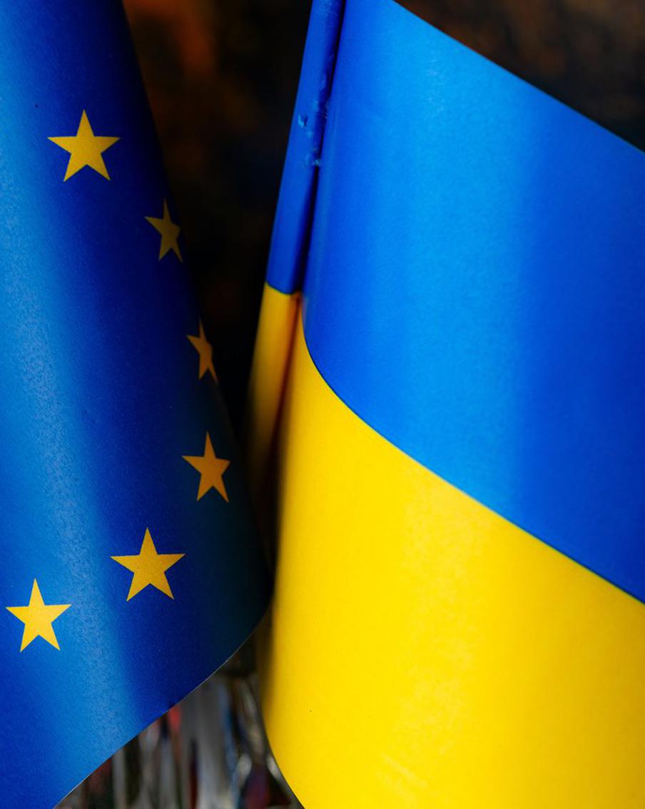 СМИ: Украина выполнила только 15% реформ, необходимых для вступления в ЕС. Как сообщает издание Guardian со ссылкой на источники в Европейском союзе, представители ЕС утверждают, что Украина выполнила лишь 15% реформ из десяти пунктов плана, который был согласован в декабре прошлого года между еврокомиссаром по вопросам расширения Мартой Кос и вице-премьером Украины Тарасом Качкой