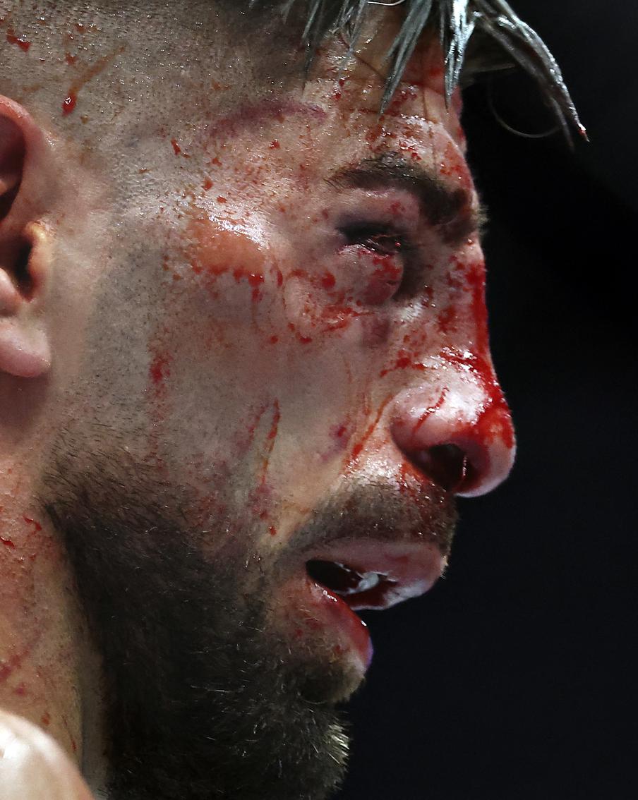 Боец UFC Илия Топурия сенсационно потерял пояс на турнире в Белом доме
