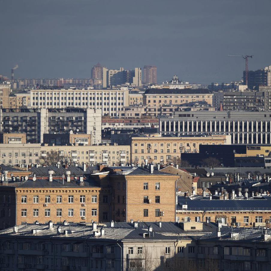 Эра дешёвых квартир уходит: в Москве резко сократилось число жилья со скидкой. Доля вторичной недвижимости с дисконтом в столице упала за год с 83 сразу до 61%. Эксперты аналитического центра "Инком-Недвижимость" связывают этот тренд с общим снижением ключевой ставки и растущей нехваткой действительно ликвидных вариантов на рынке