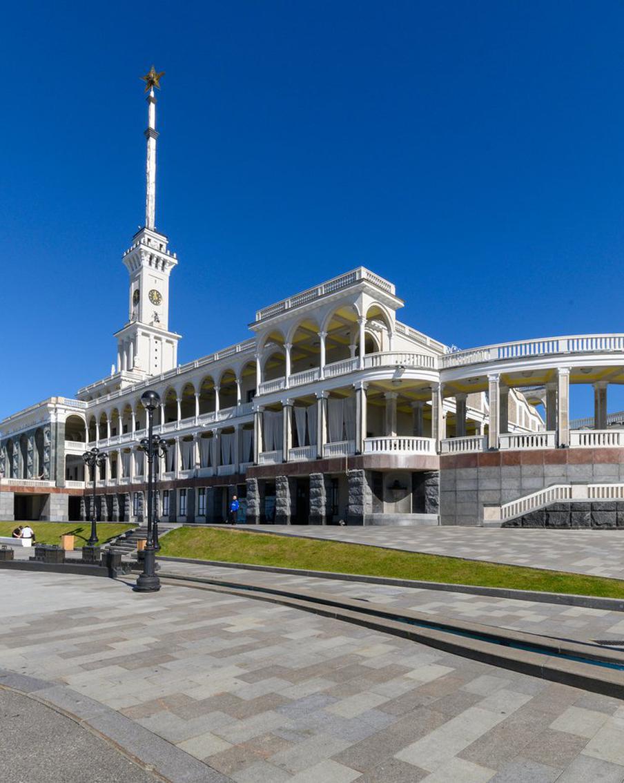 До 5 июля в открытом кинотеатре "Кинопорт" будут проходить уроки безопасности в транспорте для детей