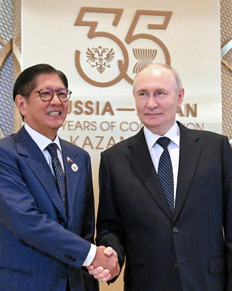 Владимир Путин в Казани объявил о переходе России и АСЕАН на национальные валюты. Президент Российской Федерации подвёл итоги крупного международного саммита в столице Татарстана. Глава государства анонсировал мощный рост экспорта российских лекарств и удобрений, расширение глобальных транспортных коридоров, а также углубление сотрудничества в сфере искусственного интеллекта