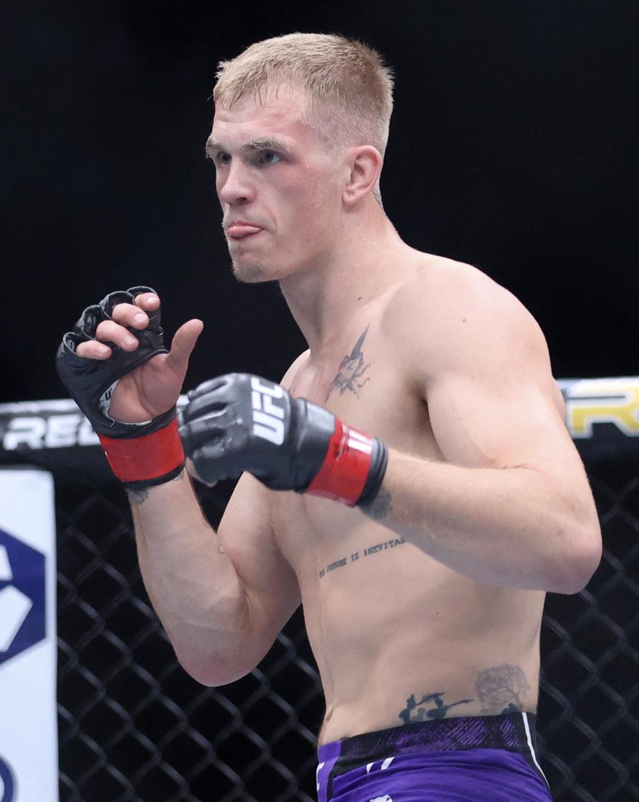 "Чудовище, которое преднамеренно калечит людей": кто посягнул на пояс UFC Ислама Махачева