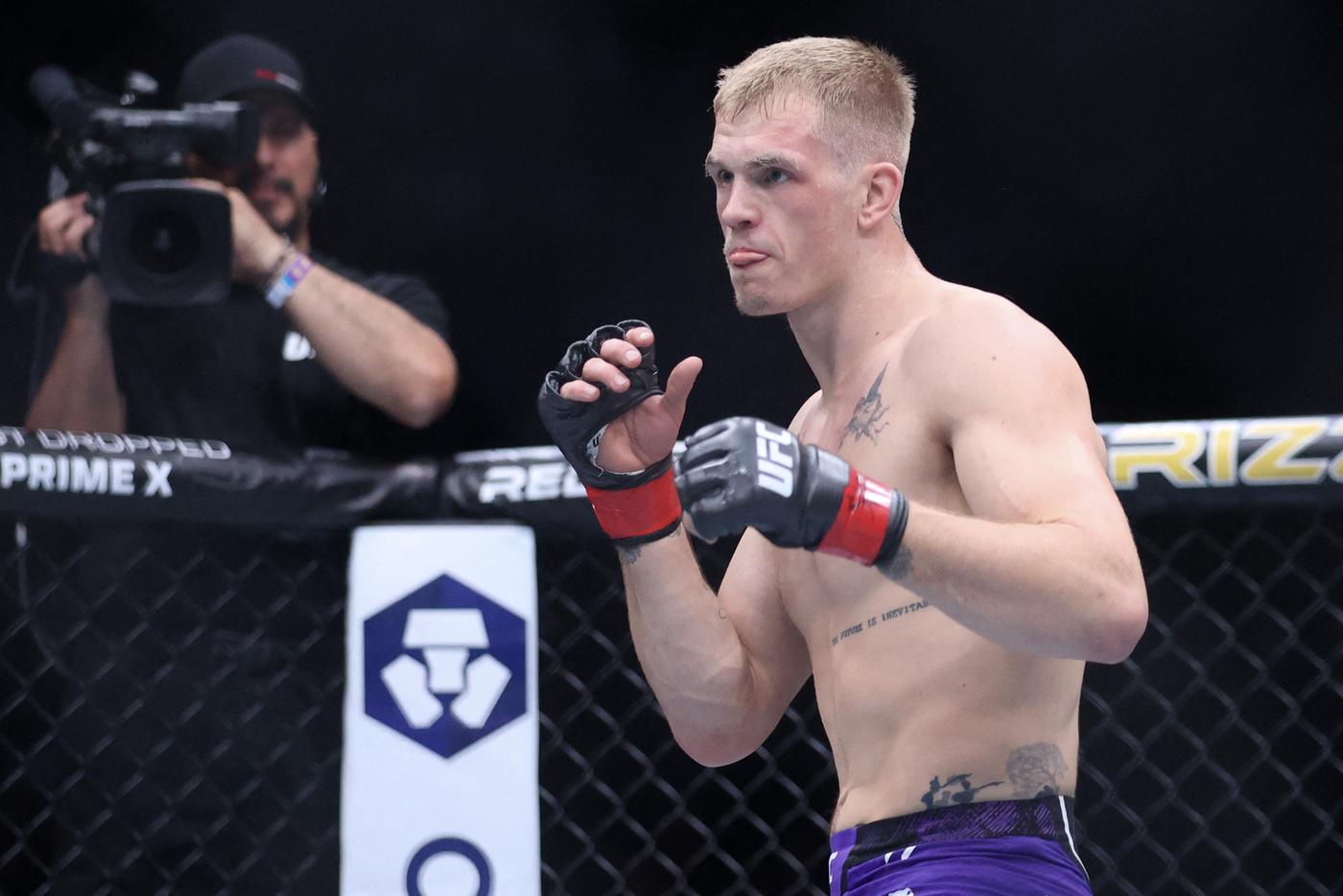 "Чудовище, которое преднамеренно калечит людей": кто посягнул на пояс UFC Ислама Махачева