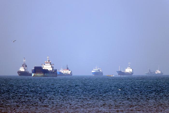 Почему уровень угрозы морской безопасности в Ормузском проливе был снижен до значения "умеренный"