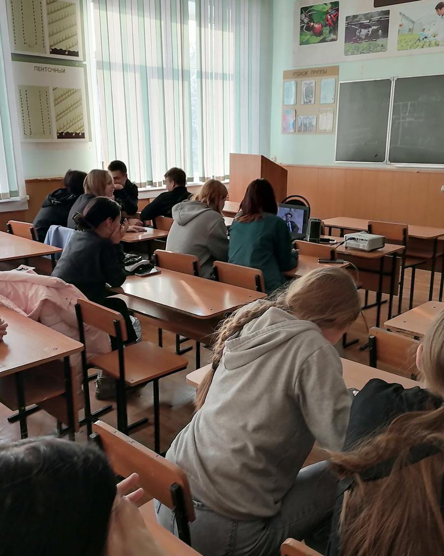 Кравцов: новый стандарт обучения в старших классах вступит в силу в 2027 году. Министерство просвещения Российской Федерации планирует внести изменения в программу обучения старшеклассников. Новый образовательный стандарт вступит в силу 1 сентября 2027 года