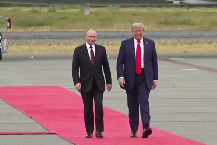 Во Франции заявили о готовности Трампа подписать с Путиным сделку о передаче России украинских территорий в Анкоридже