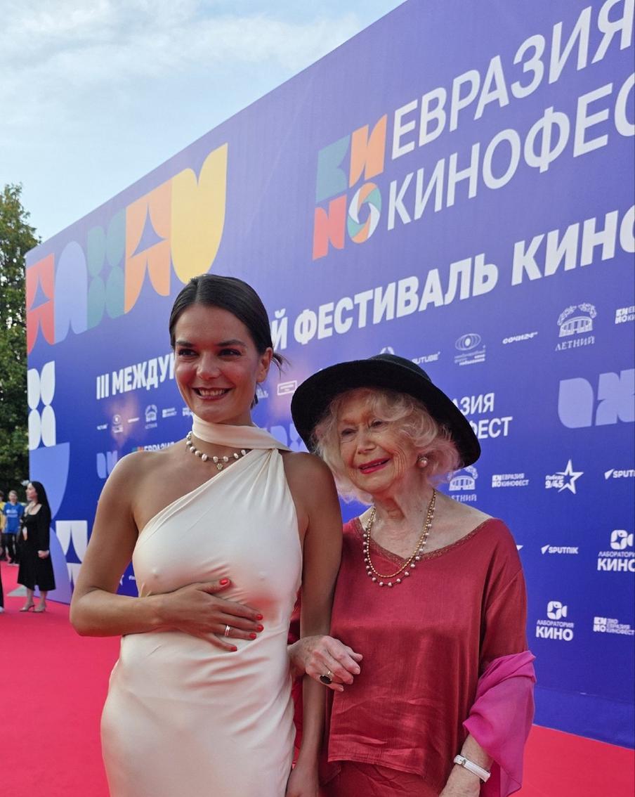 Немоляева и шикарная внучка артистки