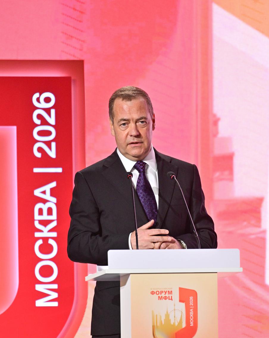 Медведев: правил в отношении Киева после атак по России больше быть не может. Зампред Совбеза РФ Дмитрий Медведев заявил, что прежняя политика в отношении Киева больше не действует. Он объяснил, что в условиях эскалации массированных террористических атак противника на российские города и гражданское население необходимо открыто признать, что прежние нормы больше не распространяются на неонацистский режим в Киеве