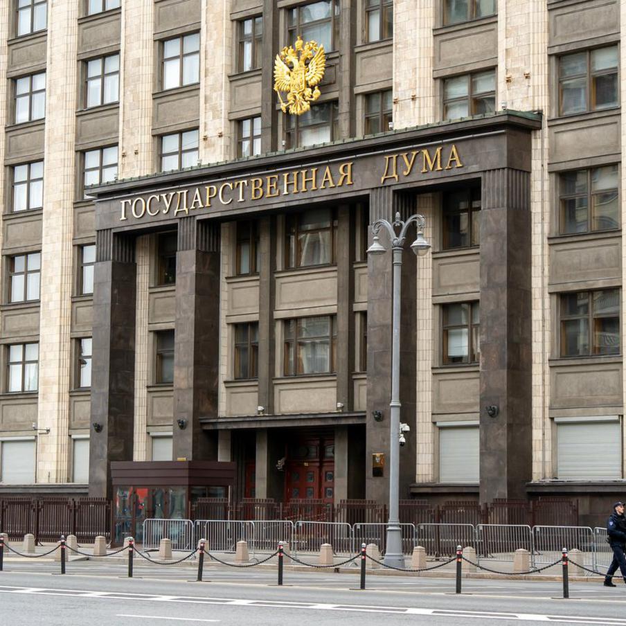 В Госдуме потребовали разобраться с необоснованными ограничениями в школах. Законодатели призвали провести в российских школах проверку в связи с информацией о введении в некоторых из учебных заведений искусственные ограничения на приём в 10-й класс