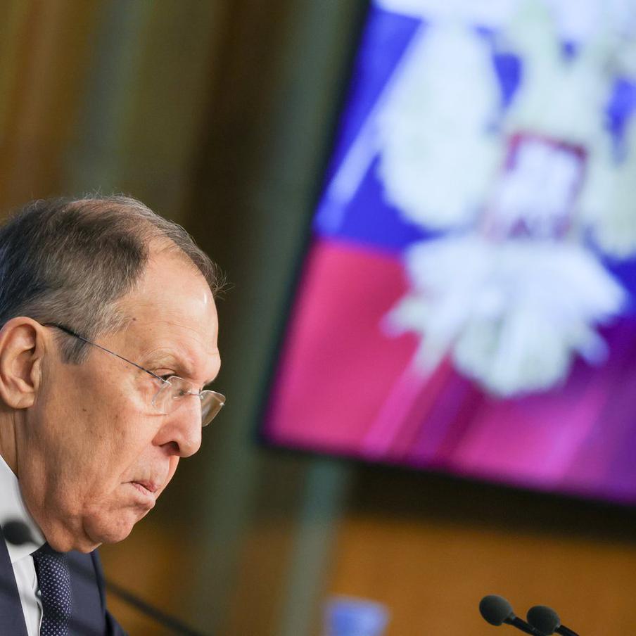 Лавров пообещал расплату НАТО за атаки на Москву. Министр иностранных дел России Сергей Лавров сделал серьёзное предупреждение в адрес западных стран в связи с атаками украинских военных на Москву. Как сообщает издание Daily Express, глава российского внешнеполитического ведомства указал на опасность утраты контроля над текущей ситуацией и её возможного перерастания в глобальный ядерный конфликт