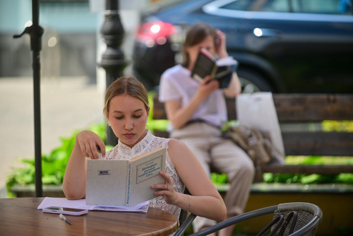 Шолохов на открытом воздухе и редкие книги: что нужно знать о московских читальнях
