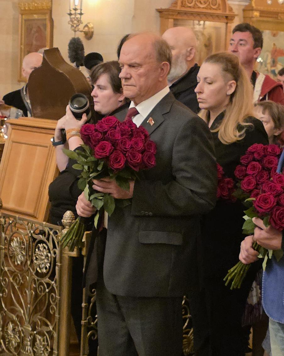 На церемонию пришёл и Геннадий Зюганов