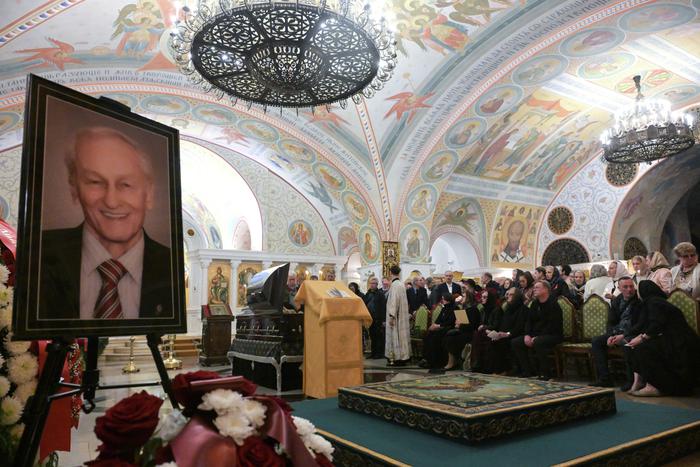 Отпевали как Ельцина и Киркорова: в Москве попрощались с народным артистом Ножкиным