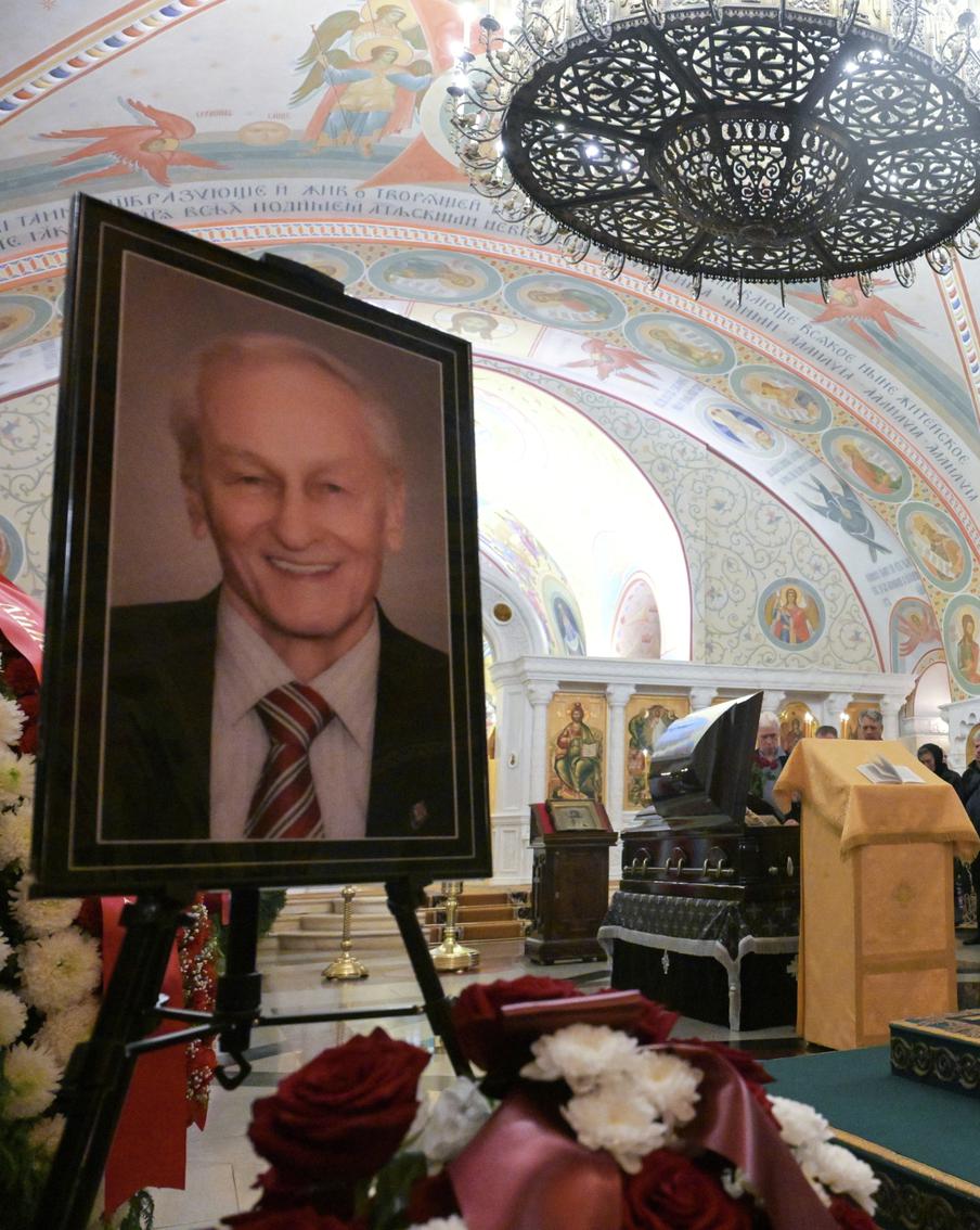 Отпевали как Ельцина и Киркорова: в Москве попрощались с народным артистом Ножкиным