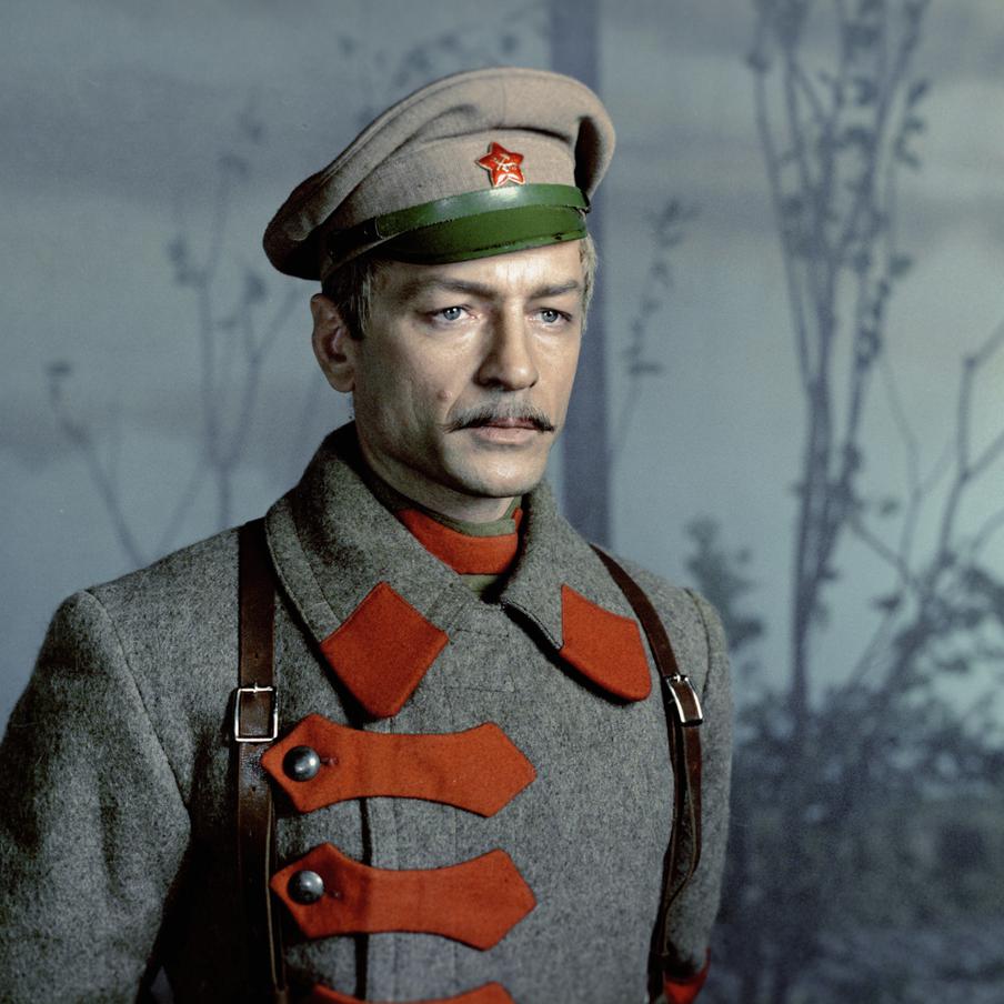 1977 год. Актёр Михаил Ножкин в роли Рощина в многосерийном телевизионном фильме режиссера Василия Ордынского "Хождение по мукам", снятого по трилогии Алексея Толстого.