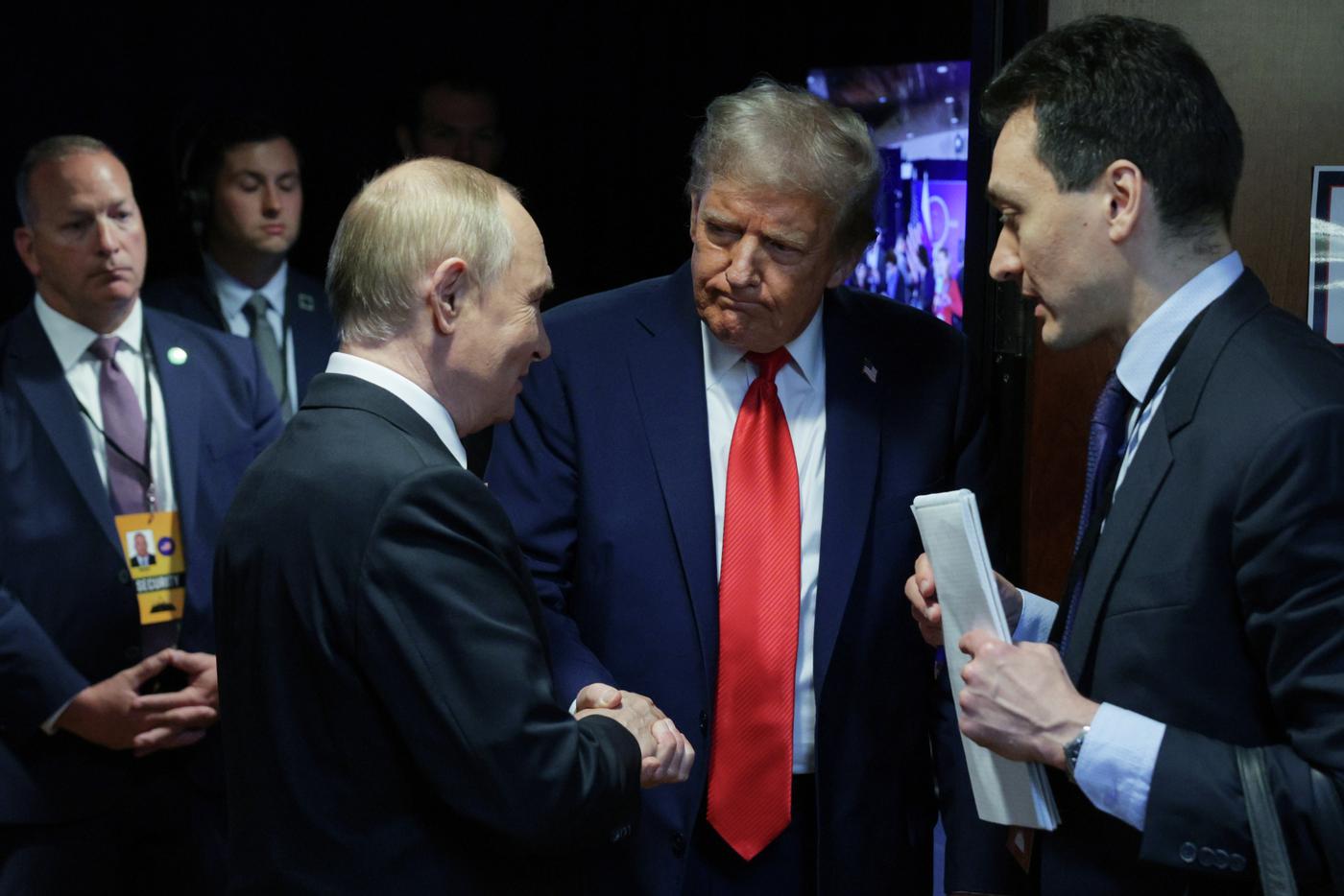 Трамп против "ястребов": зачем Госдеп отрицает соглашение с Россией в Анкоридже