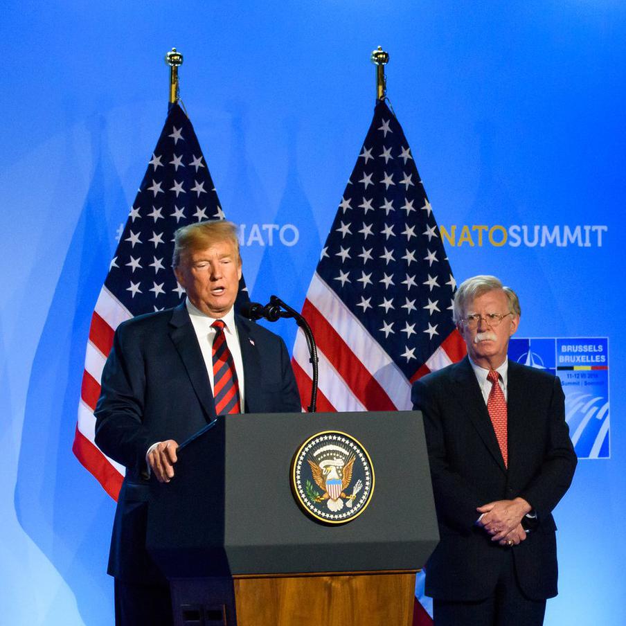 Трамп призвал жёстко наказать своего экс-советника по нацбезопасности Болтона. Американский президент потребовал сурового приговора для своего бывшего соратника. Ранее экс-советника Трампа по нацбезопасности Джо Болтона обвинили в незаконной передаче секретной информации