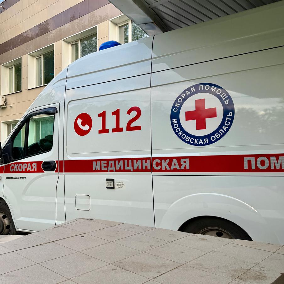 В Подмосковье подростки отравились мефедроном. В Солнечногорске во время празднования дня рождения произошло массовое отравление подростков неизвестным веществом, предположительно мефедроном. Двое человек скончались ещё до приезда скорой помощи, шесть были госпитализированы. На месте происшествия были найдены свёртки с порошком, которые будут направлены на экспертизу