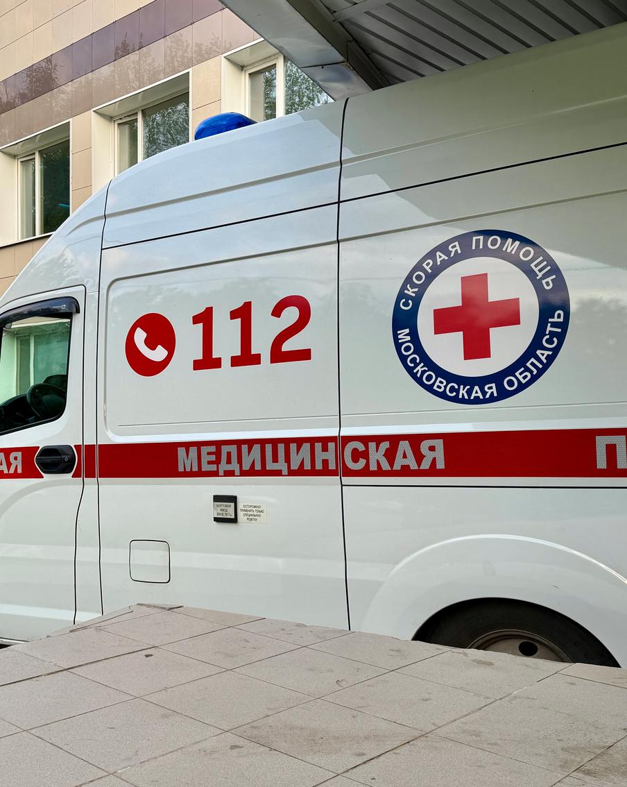 В Подмосковье подростки отравились мефедроном. В Солнечногорске во время празднования дня рождения произошло массовое отравление подростков неизвестным веществом, предположительно мефедроном. Двое человек скончались ещё до приезда скорой помощи, шесть были госпитализированы. На месте происшествия были найдены свёртки с порошком, которые будут направлены на экспертизу
