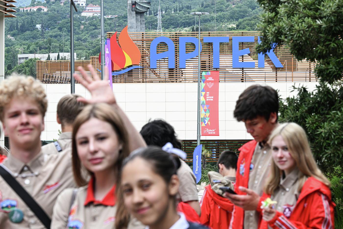 В Крыму завершили вывоз детей с территории летнего лагеря "Артек"