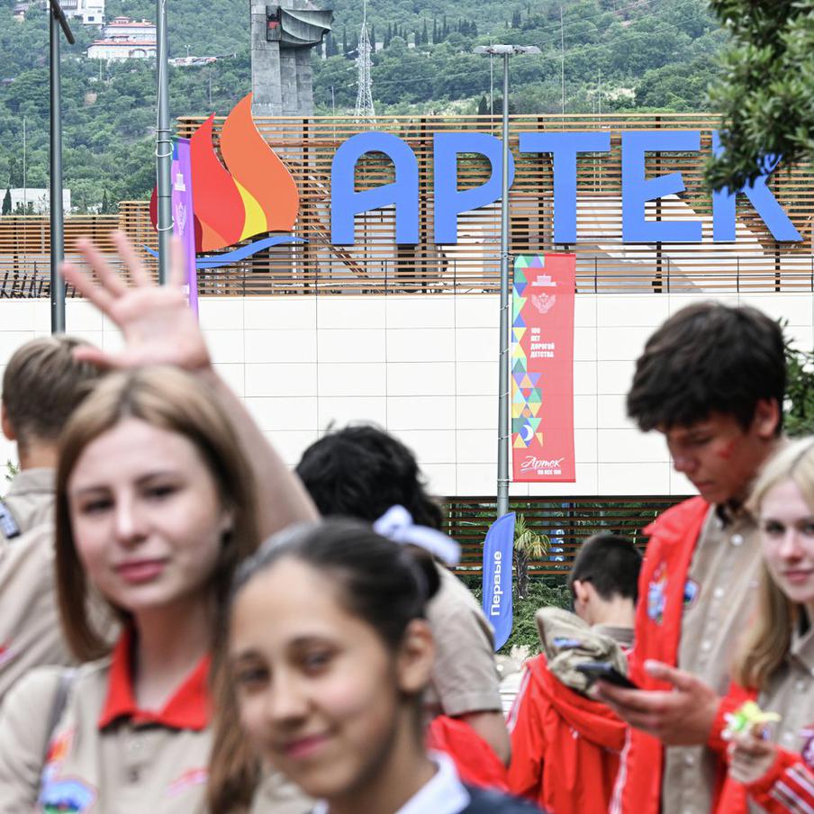 Власти завершили вывоз детей из детского лагеря "Артек" в Крыму. Мероприятия по организованному вывозу детей, находившихся на территории крымского международного детского центра, полностью завершены