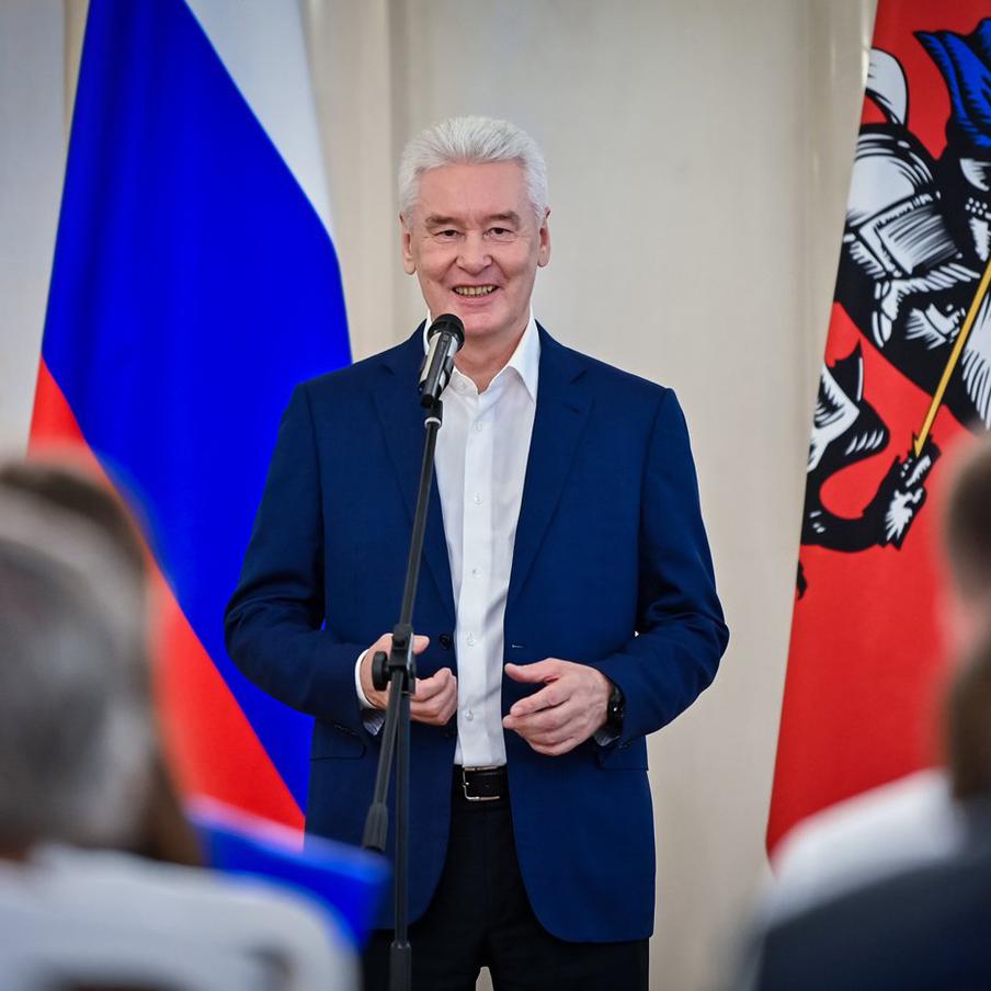Сергей Собянин поздравил юных москвичей с Днём молодёжи. Столичный мэр обратился к молодым москвичам с напутствие в День молодёжи. Он подчеркнул, что перед ними сейчас открыты все пути