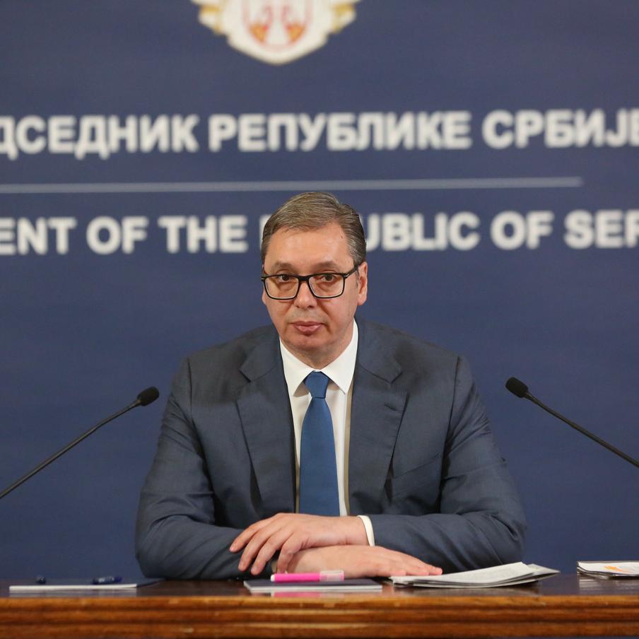 Александр Вучич рассказал когда покинет пост президента Сербии. Сербский лидер заявил, что покинет свой пост в ближайшие несколько недель. После этого в стране будут объявлены досрочные президентские и парламентские выборы