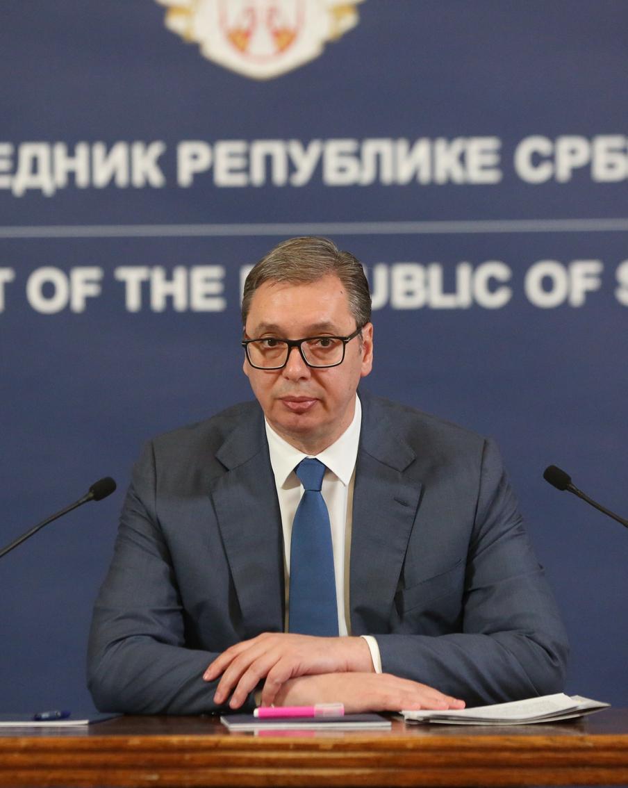 Александр Вучич рассказал когда покинет пост президента Сербии. Сербский лидер заявил, что покинет свой пост в ближайшие несколько недель. После этого в стране будут объявлены досрочные президентские и парламентские выборы