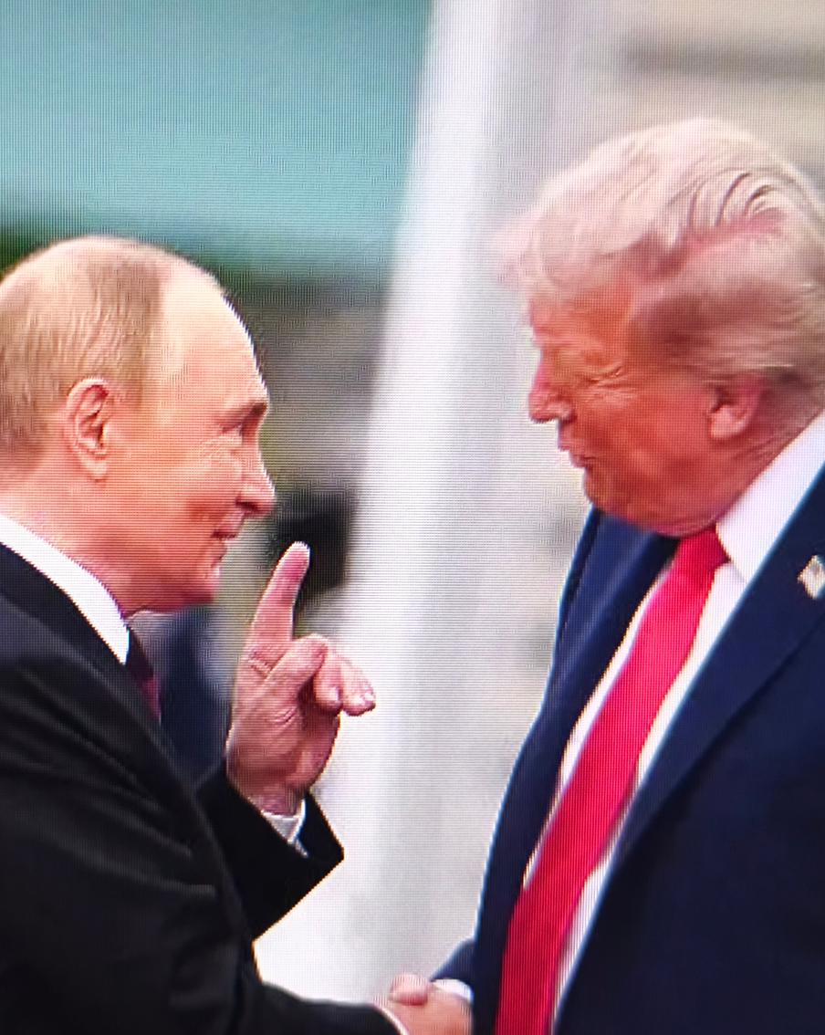 Трамп заявил о готовности пересмотреть "анкориджские договорённости" по Украине. В ходе общения с союзниками в ходе саммита "Большой семёрки" американский президент допустил пересмотр достигнутых с Путиным на саммите в Анкоридже договорённостей по украинскому конфликту