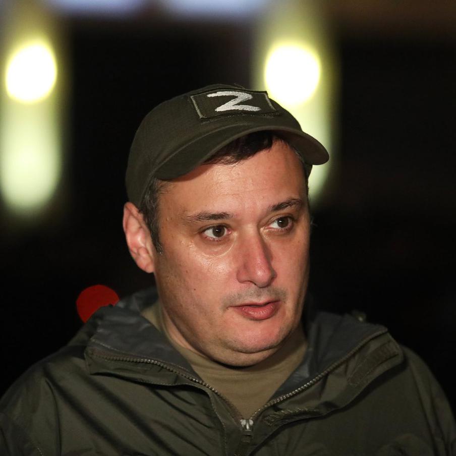 Хинштейн назвал "зверьём" солдата ВСУ, выжегшего букву "Z" на пленном. Глава Курской области Александр Хинштейн назвал боевиков Вооружённых сил Украины (ВСУ) "зверьём" после того, как они выжгли символ Z на руке курянина