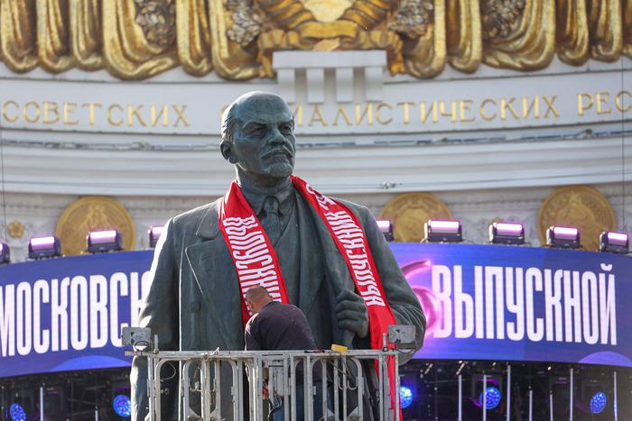 Ленту примерил даже Ленин: как в Москве прошёл выпуск-2026