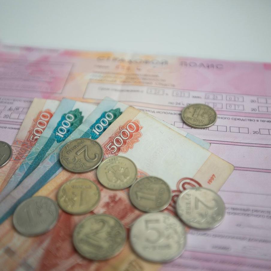 ЦБ изменил правила определения расходов на ремонт по ОСАГО. Банк России изменил правила расчёта расходов на ремонт по ОСАГО, что позволит увеличить средние выплаты на 10%. Новые требования включают обязательное определение стоимости расходных материалов без скидок, исключение из расчётов дешёвых аналогов (более чем на 70%) и полный учёт затрат на одноразовые детали. Изменения вступают в силу с 11 июля