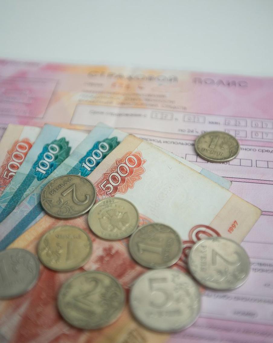 ЦБ изменил правила определения расходов на ремонт по ОСАГО. Банк России изменил правила расчёта расходов на ремонт по ОСАГО, что позволит увеличить средние выплаты на 10%. Новые требования включают обязательное определение стоимости расходных материалов без скидок, исключение из расчётов дешёвых аналогов (более чем на 70%) и полный учёт затрат на одноразовые детали. Изменения вступают в силу с 11 июля