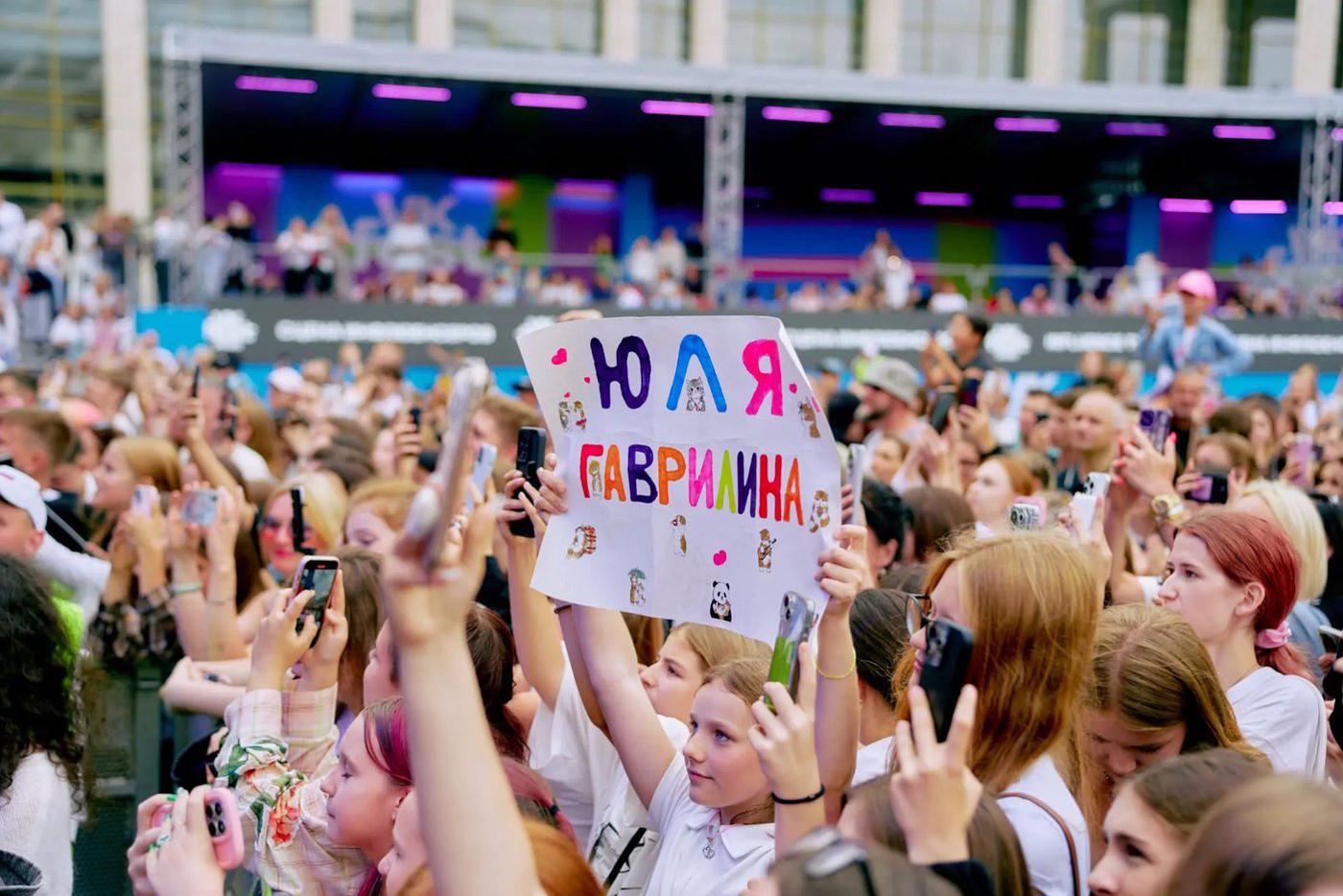Маш Милаш и Юля Гаврилина на VK Fest 2026: кто выступит на сцене инфлюенсеров