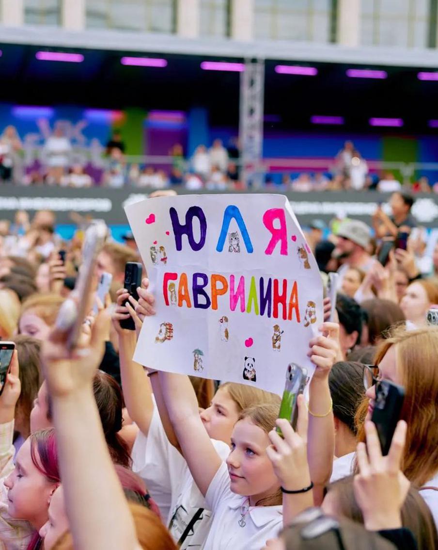 Маш Милаш и Юля Гаврилина на VK Fest 2026: кто выступит на сцене инфлюенсеров