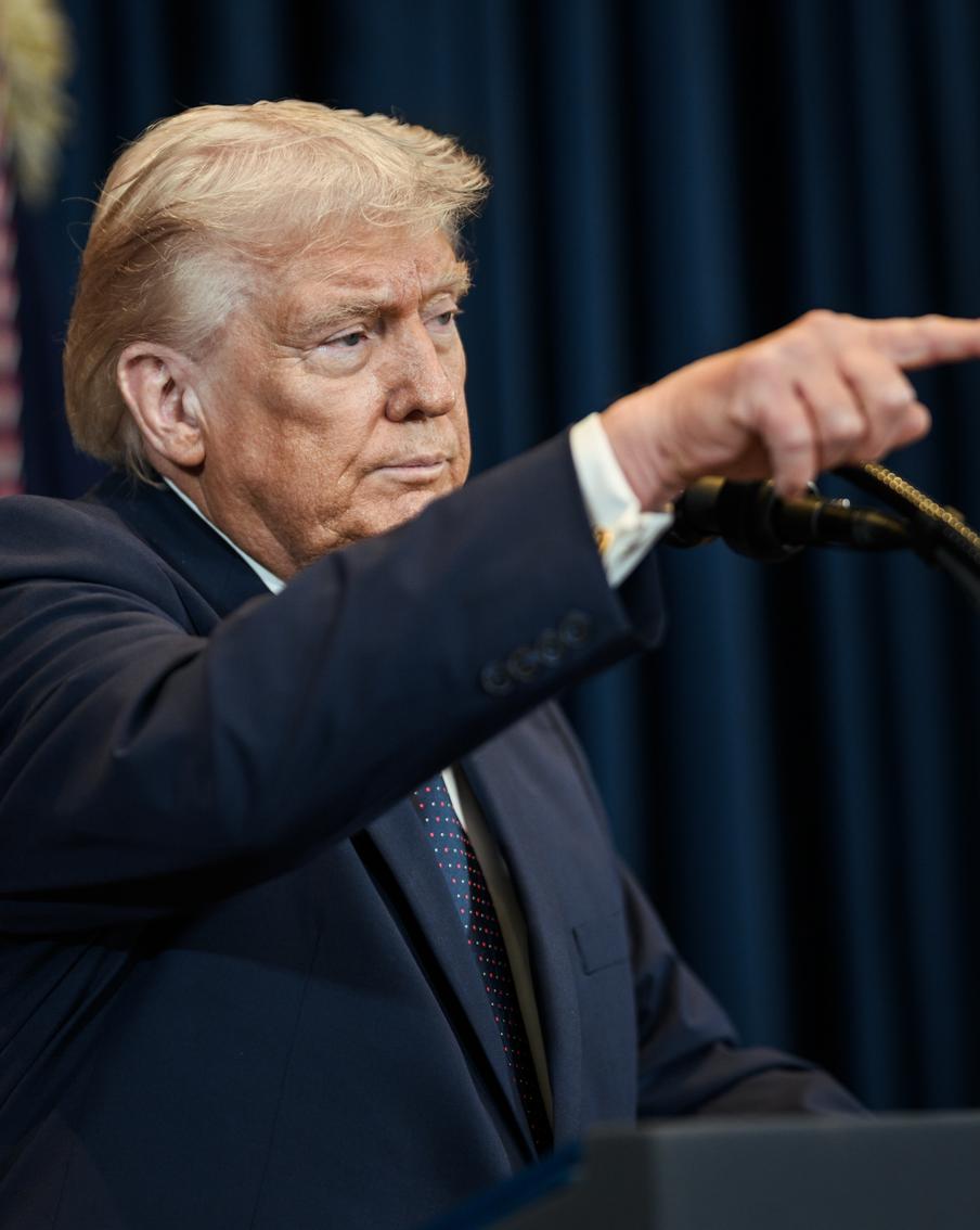 Искусственный интеллект: Трамп и вице-президент США умерли от бешенства