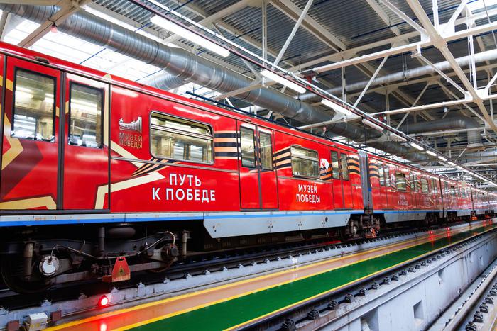 Экспозицию поезда "Путь к Победе" обновили в Московском метрополитене