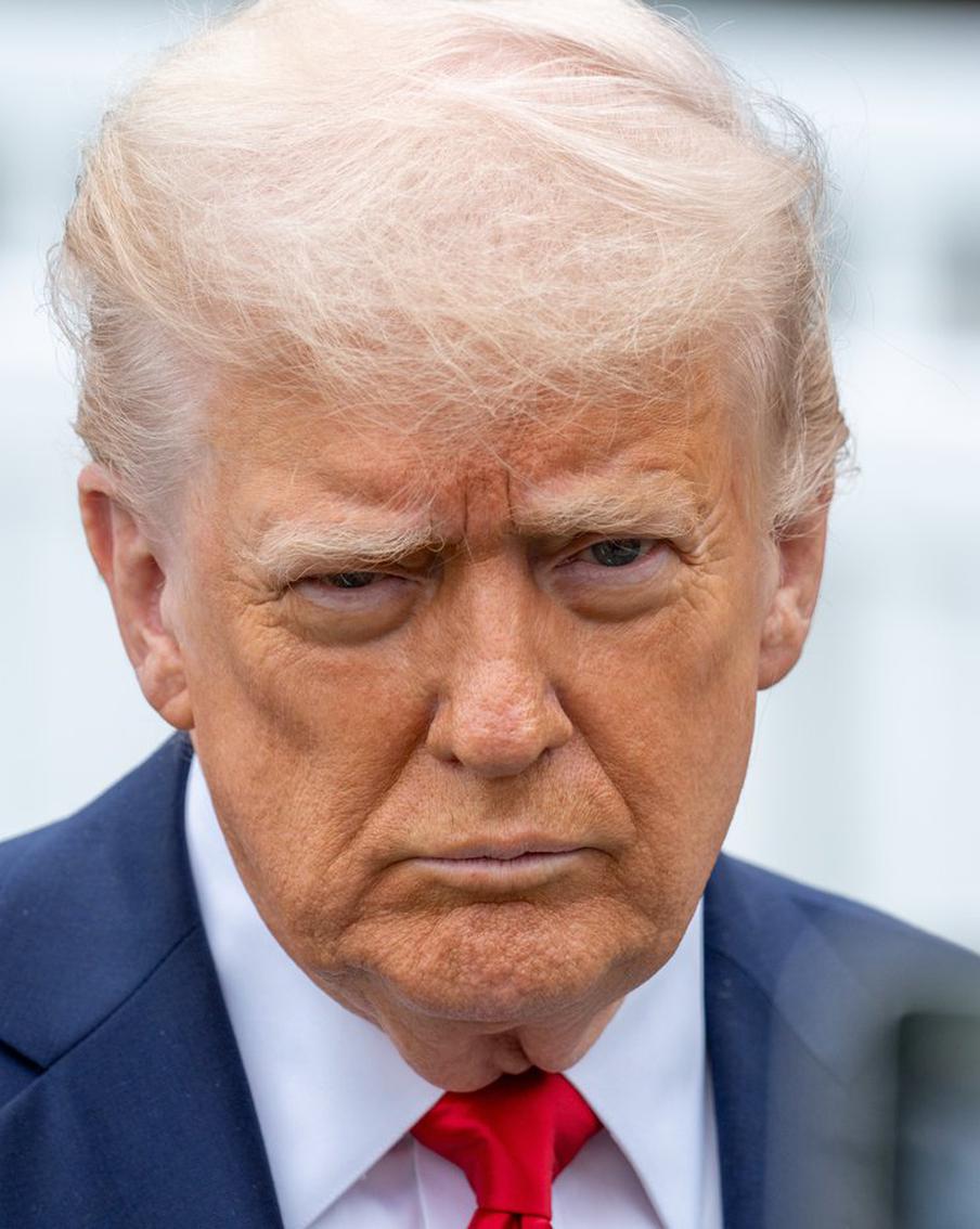 Дональд Трамп ополчился на "родильный туризм" в США: лишит ли Вашингтон новорождённых права получить заветный паспорт