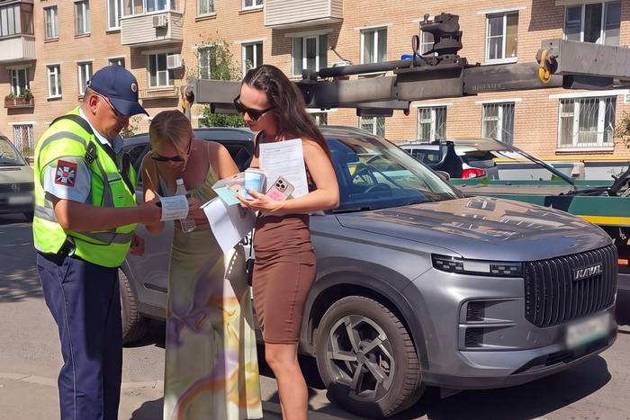 Более 4,3 тысячи автомобилей вернули водителям инспекторы МАДИ без эвакуации с места нарушения