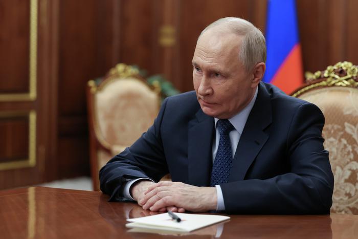 Президент России Владимир Путин сообщил об окончательном установлении контроля над Константиновкой наступающими войсками РФ