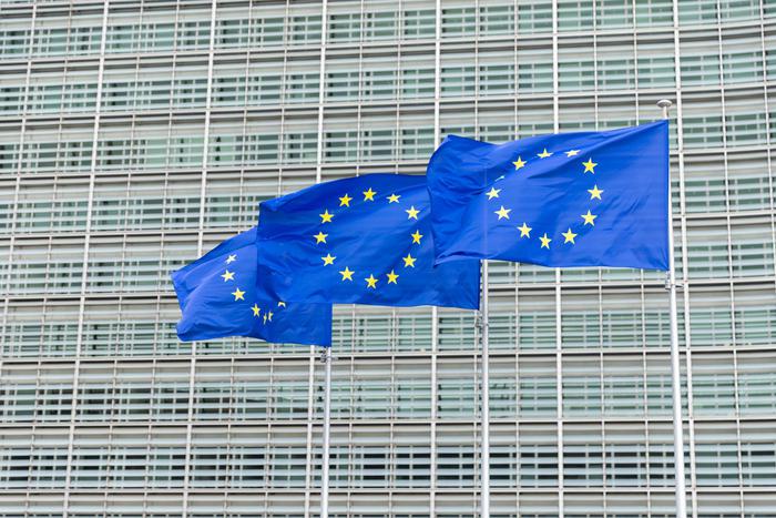 Euractiv "предсказывает" санкции на борщ в 137-м пакете мер против России