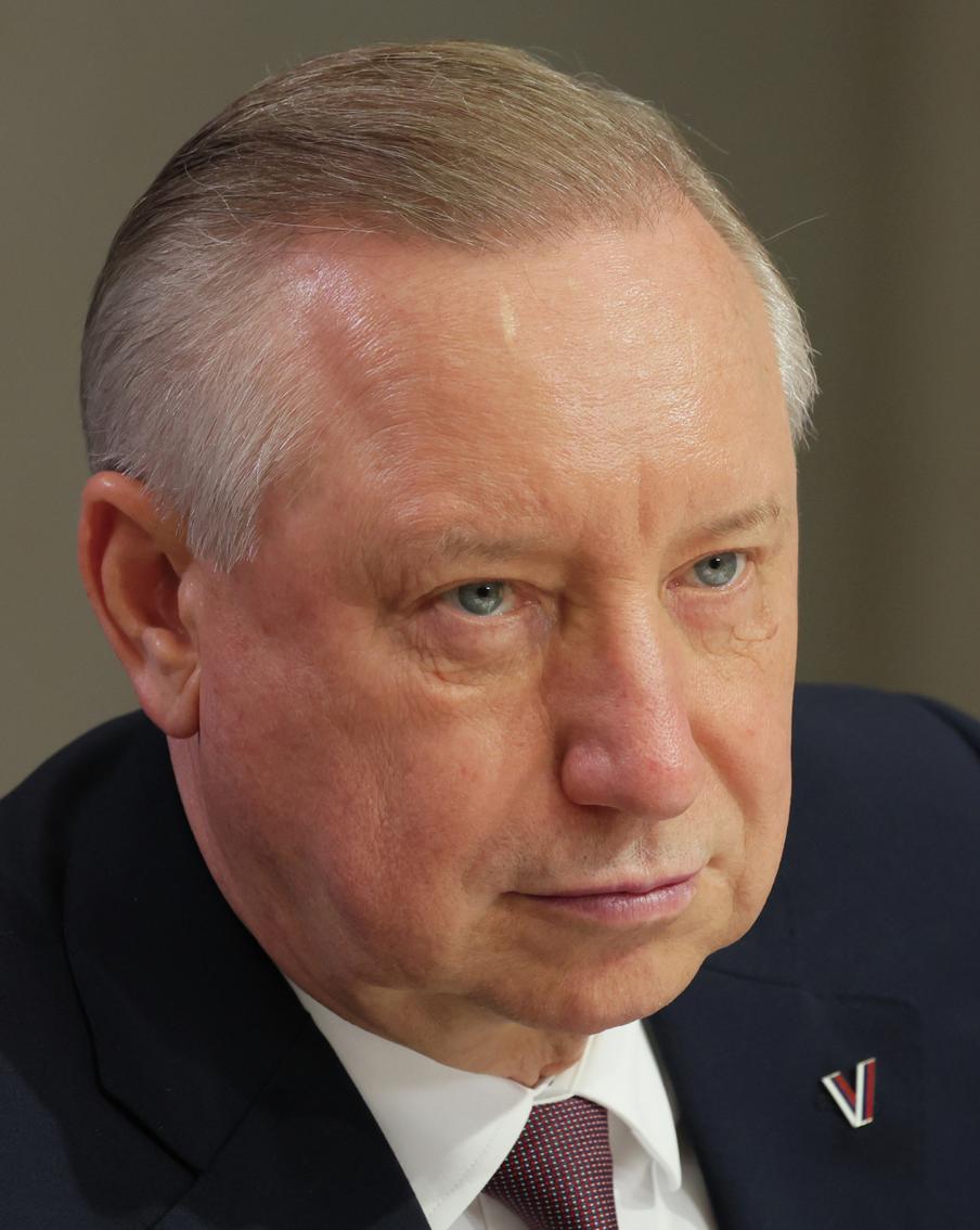 В Санкт-Петербурге подтвердили атаку украинских дронов на нефтяной терминал. Петербургский губернатор Александр Беглов рассказал о последствиях отражения атаки дронов ВСУ на город. По его словам, целью налёта должен был стать расположенный в Санкт-Петербурге нефтяной терминал