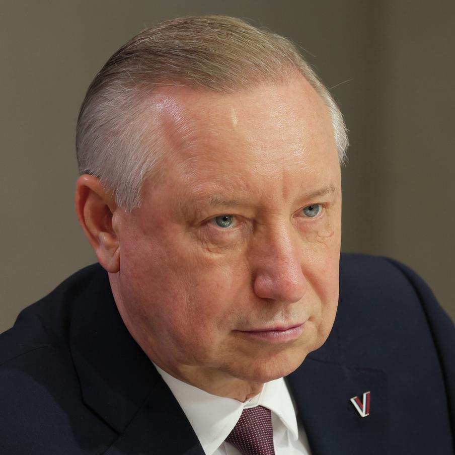 В Санкт-Петербурге подтвердили атаку украинских дронов на нефтяной терминал. Петербургский губернатор Александр Беглов рассказал о последствиях отражения атаки дронов ВСУ на город. По его словам, целью налёта должен был стать расположенный в Санкт-Петербурге нефтяной терминал