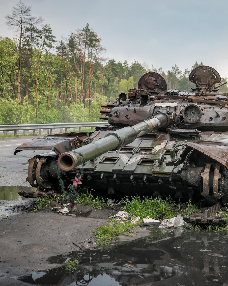 Освободившие Константиновку войска наступают на Дружковку. Российские войска после освобождения Константиновки продолжают наступление в направлении Дружковки и Алексеево-Дружковки совместно с группировкой "Центр". Данный успех позволил улучшить тактическое положение ВС РФ и открыть путь к захвату Краматорска, Славянска и других укрепрайонов Донбасса