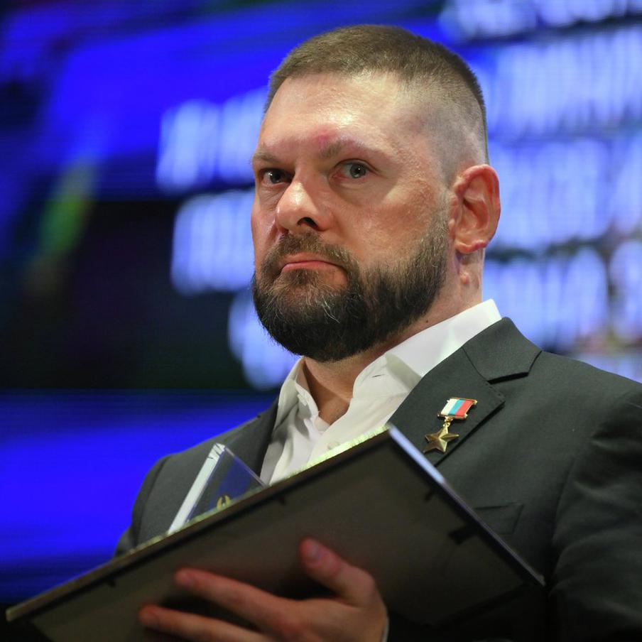 Военкор призвал убрать преграды при переходе ветеранов СВО на гражданку. Российский военный корреспондент Евгений Поддубный обратился к властям с просьбой убрать преграды для перехода ветеранов СВО на гражданские специальности