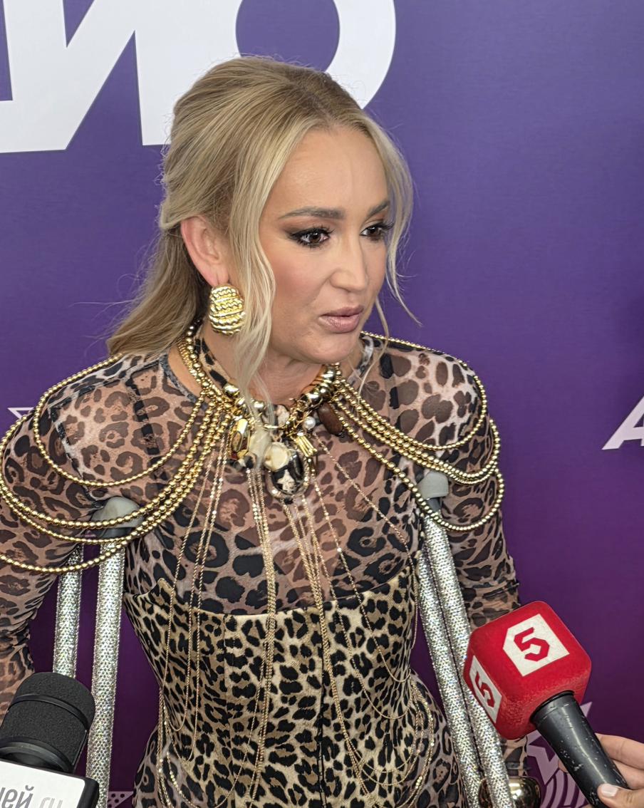 Главная дискотека лета: Бузова хромала, Margo кукарекала, Asti связалась с овцой