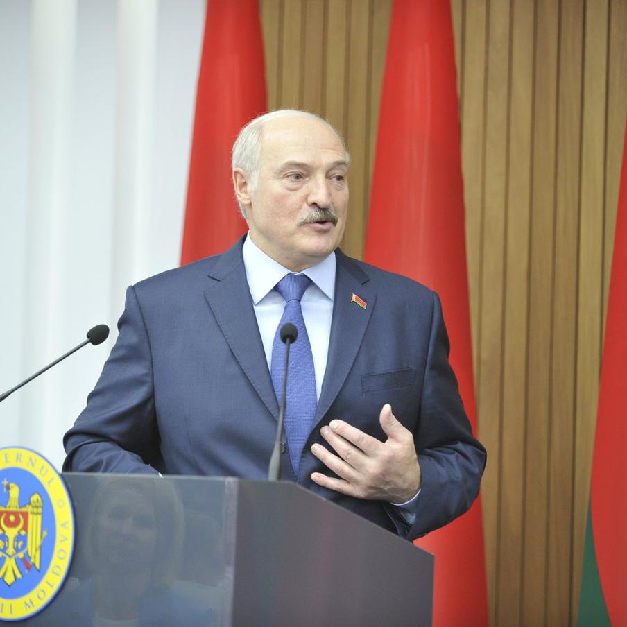 Лукашенко пообещал не отправлять военных на Украину. Президент Белоруссии Александр Лукашенко официально заявил, что страна не будет отправлять своих военных для участия в конфликте на территории Украины. Он подчеркнул, что Белоруссия стремится к мирному разрешению ситуации и осудил милитаризацию, проводимую странами Евросоюза