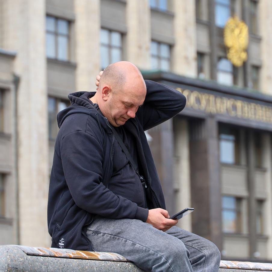 Россияне не будут платить "налог на VPN" – платы за иностранный трафик не предвидится. В планах российских операторов связи не предусмотрено введение дополнительной платы за использование международного интернет-трафика. Об этом рассказал Иван Лебедев, заместитель министра цифрового развития, связи и массовых коммуникаций